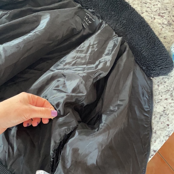 🌹IRIS🌹 Black teddy cropped zip up coat. Size L - Picture 7 of 7